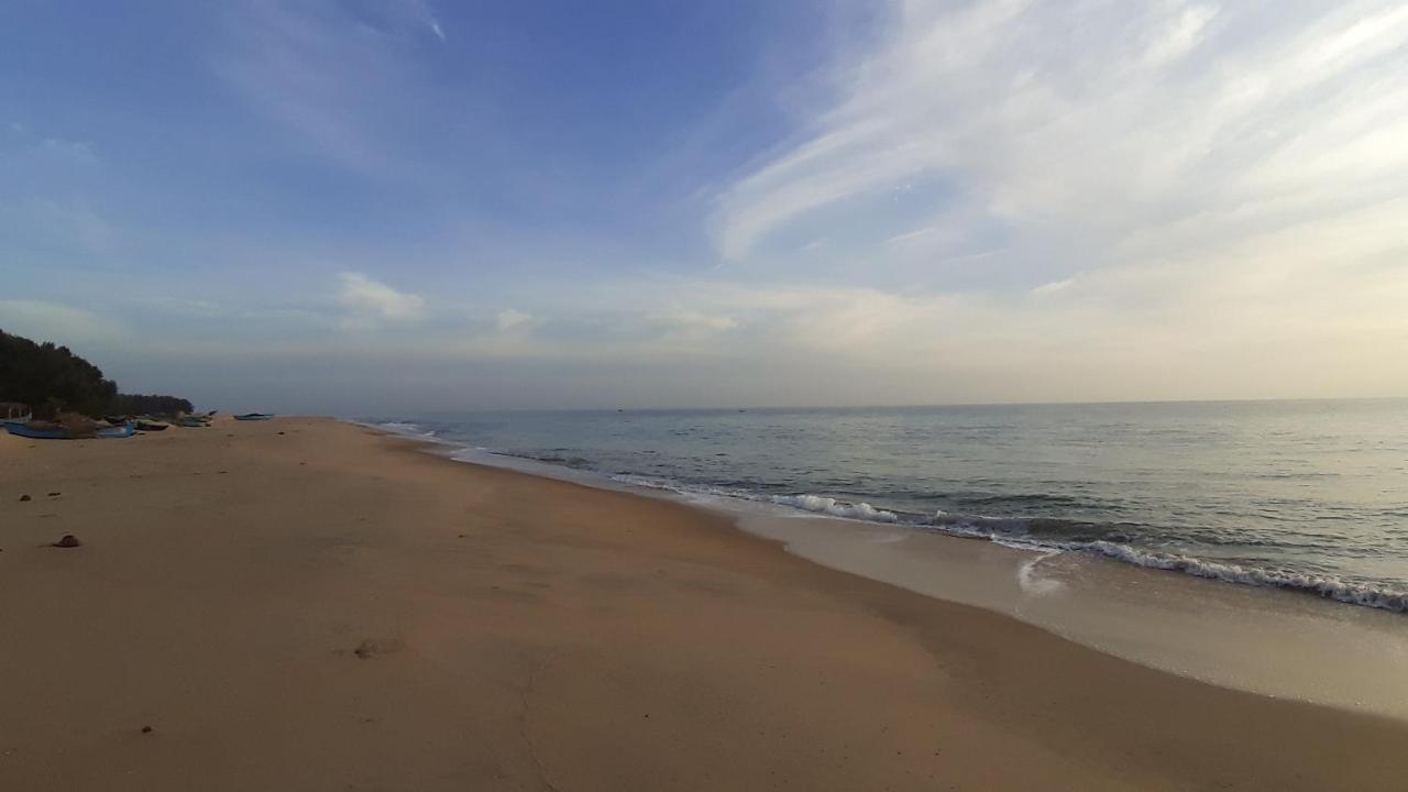 Kunam Beach Rest Inn Batticaloa Exterior photo