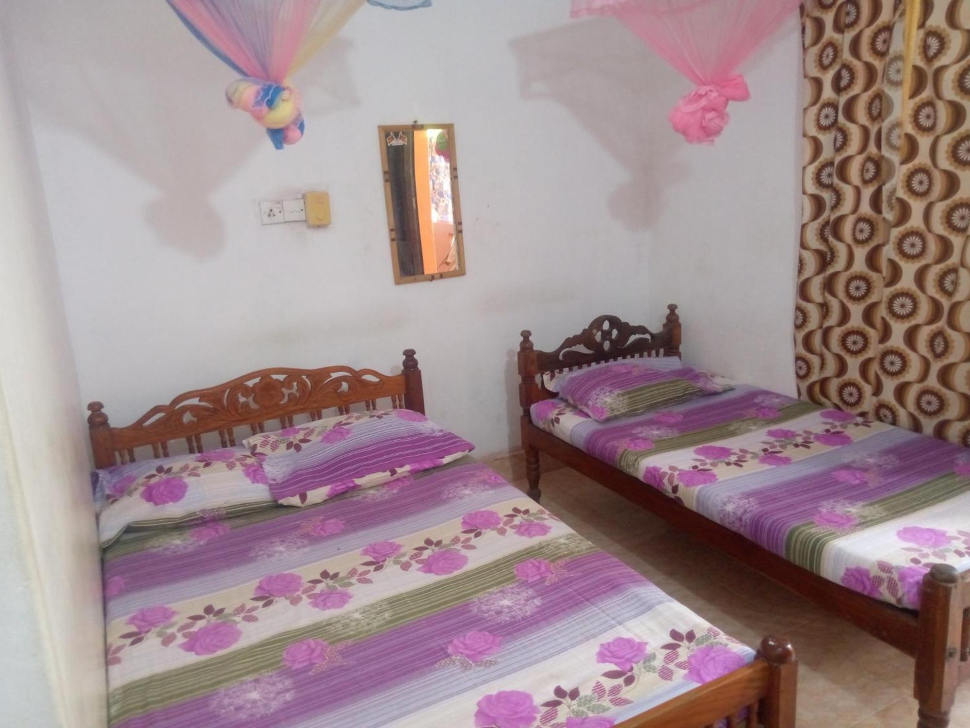 Kunam Beach Rest Inn Batticaloa Exterior photo
