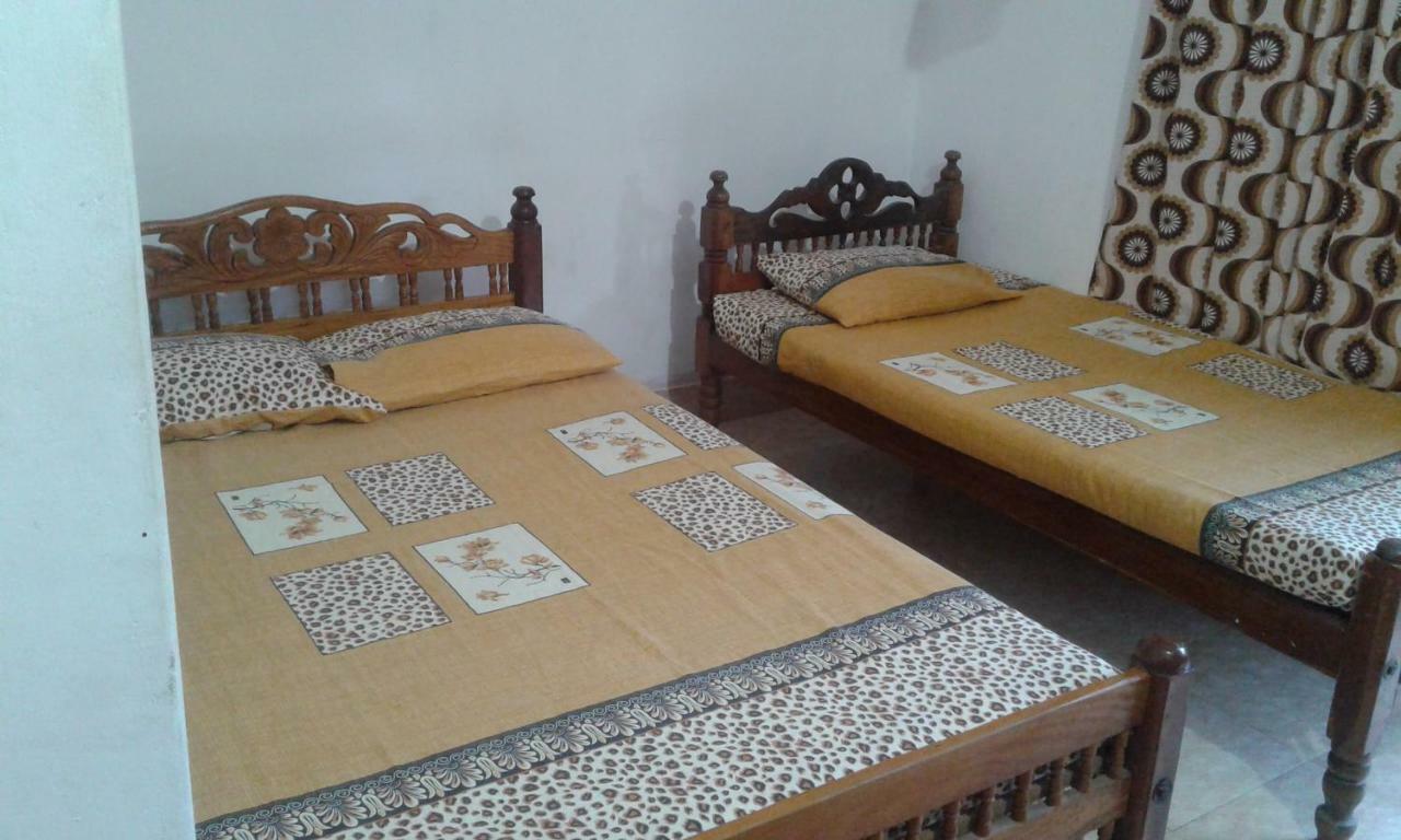 Kunam Beach Rest Inn Batticaloa Exterior photo
