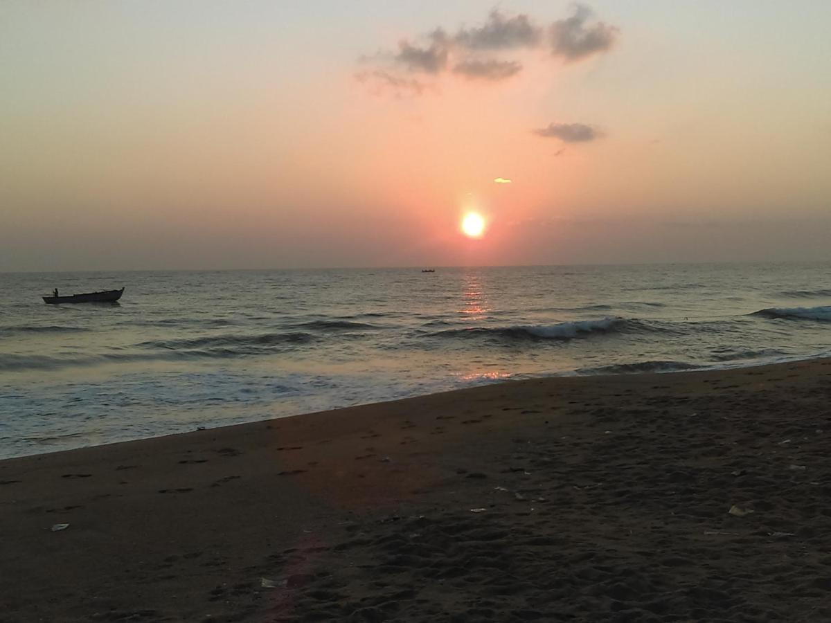 Kunam Beach Rest Inn Batticaloa Exterior photo