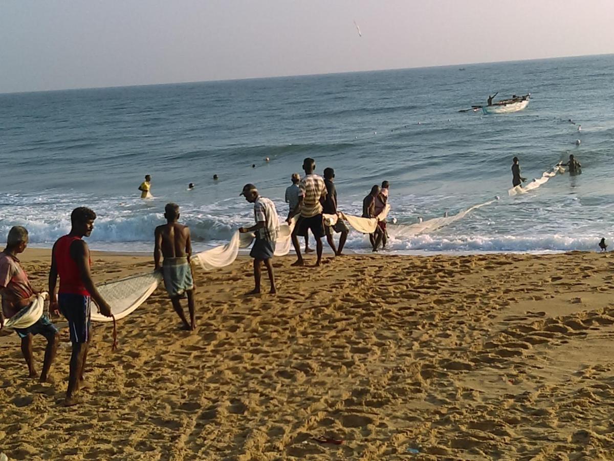 Kunam Beach Rest Inn Batticaloa Exterior photo